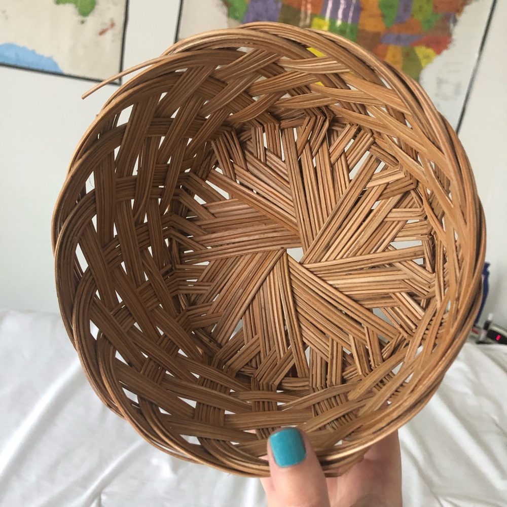 Vintage Set of Two Round Wicker Baskets 7 Inches - Picture 5 of 9